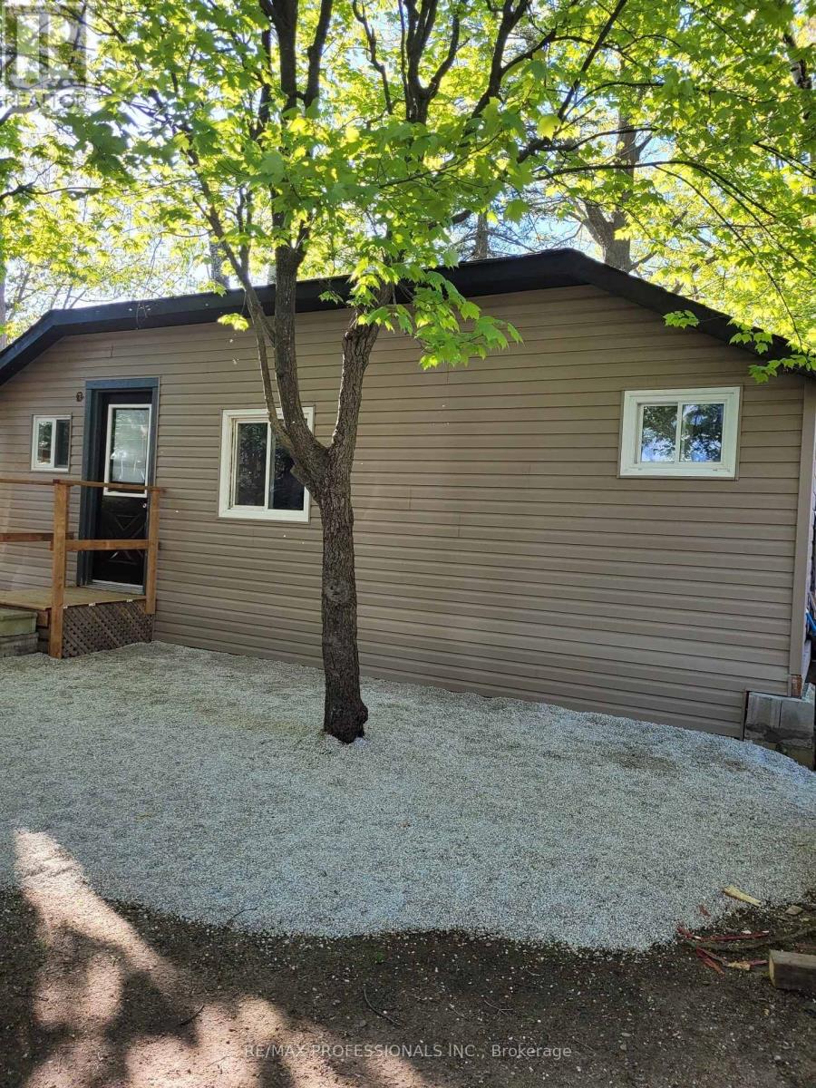 63 Beck Street, Wasaga Beach, Ontario  L9Z 2K9 - Photo 3 - S12109524