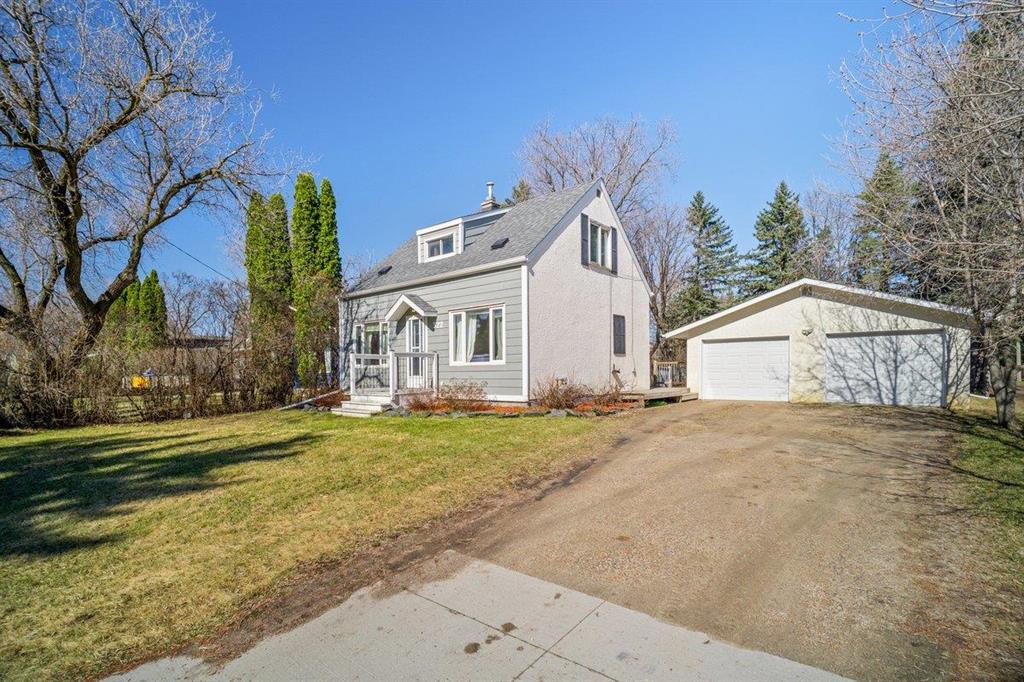322 Kroeker Avenue Steinbach, Manitoba R16//Steinbach/Offers Tuesday, May 6th. Open House Saturday, May 3rd, 1-3PM and Sunday May 4th 2-4PMWelcome to this charming 3-bedroom home of thoughtfully designed living space! If you are looking for affordable living, this is the place for you! Bright and inviting, this home is filled with natural light that enhances every room. The main floor features a spacious living room, a cozy dining area, a functional kitchen, and a full 4-piece bathroom all laid out with comfort and flow in mind. Upstairs, you'll find all three bedrooms, providing a quiet retreat from the main living areas. Step outside onto a large deck that s perfect for relaxing or entertaining, overlooking a private, treed lot that offers peace and privacy. The fenced yard, creating a sense of privacy, is perfect for your pets and kids! The double detached garage provides ample space for parking and storage. Whether you're a first-time buyer, investor, a downsizer, or someone looking for a well-maintained home in a serene setting, this property checks all the boxes. Don t miss your opportunity to make this bright and cozy house your new home! (id:48254)