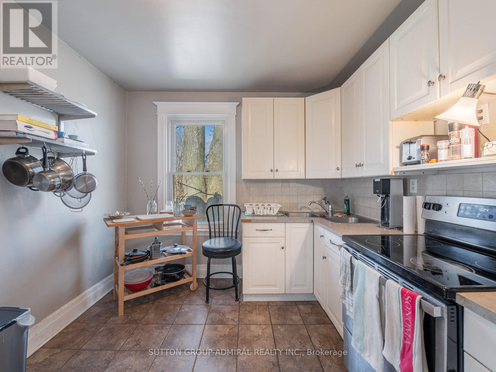 Property at 495 ABERDEEN AVENUE image 5