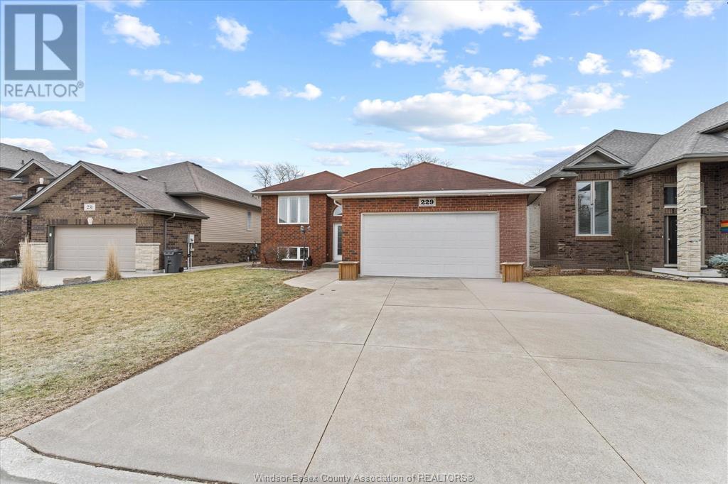 Property at 229 Branton CRESCENT image 3