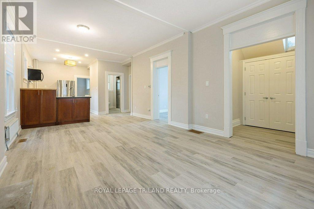8 Elizabeth Street, St. Thomas, Ontario  N5R 2W9 - Photo 8 - X12109634