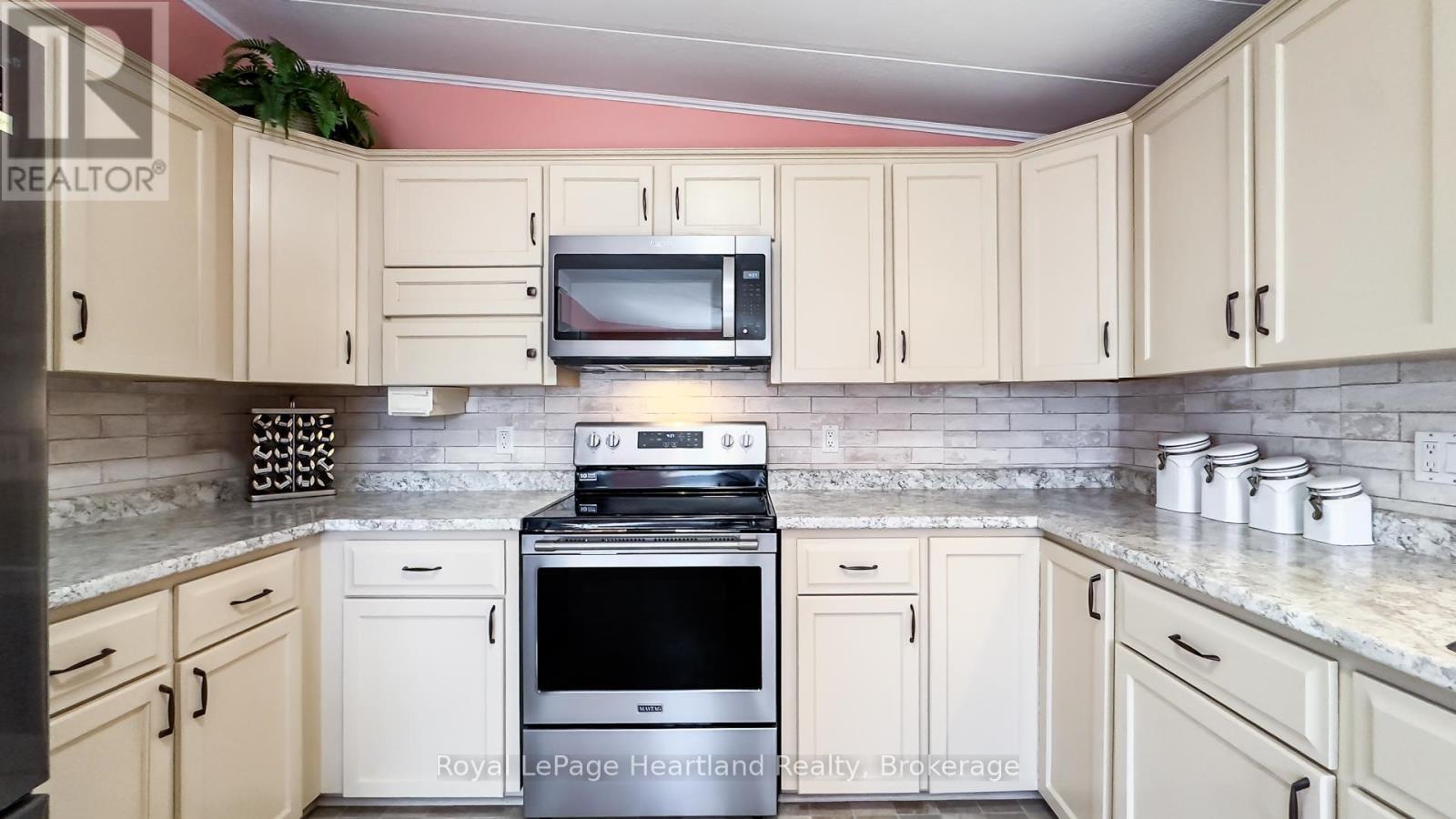 30 Algonquin Lane, Ashfield-Colborne-Wawanosh, Ontario  N7A 3Y2 - Photo 8 - X12109747