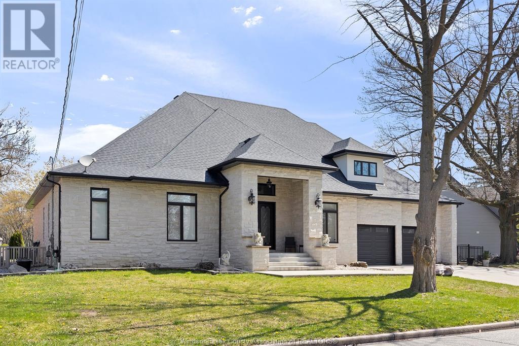 Property at 1094 ROSELAND DRIVE South image 2
