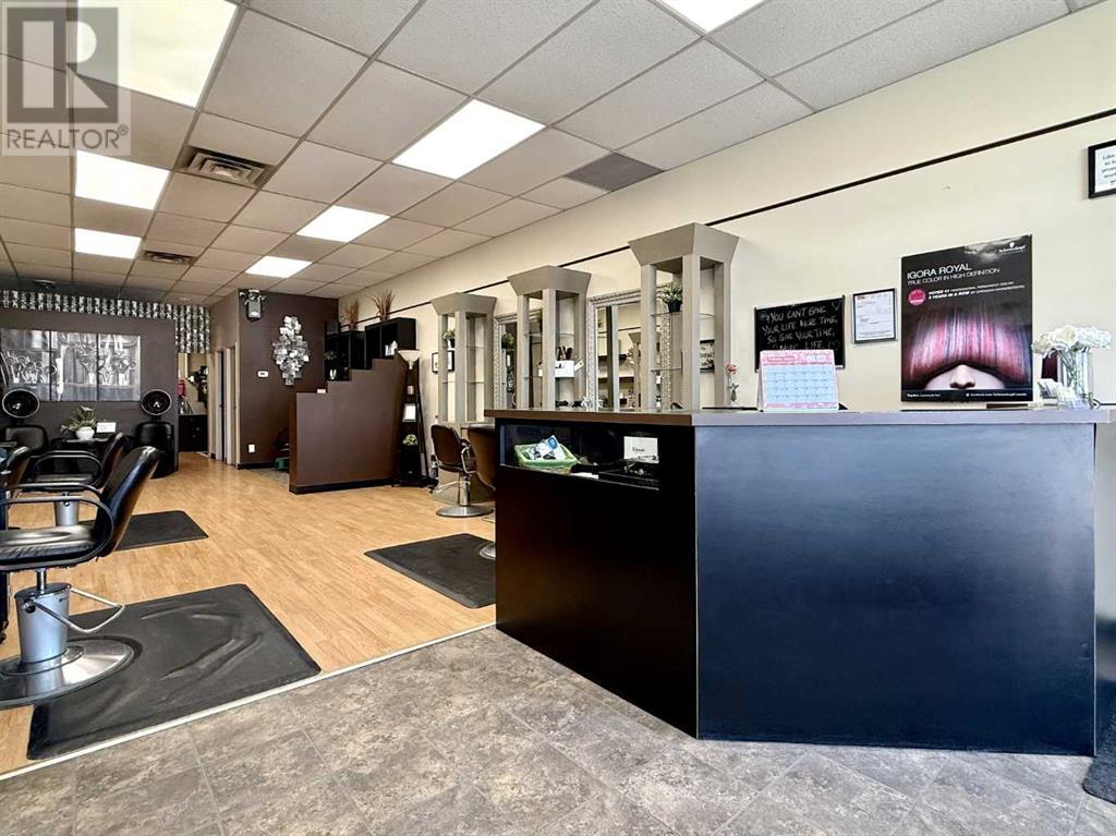 43 Sunmills Drive Sw, Calgary, Alberta  T2Z 1K4 - Photo 2 - A2193711