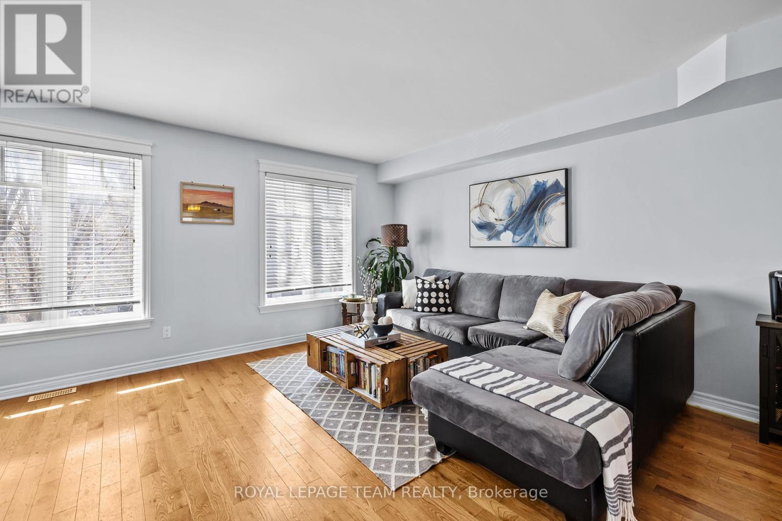 125 Brilia Private, Ottawa, Ontario  K1J 0B7 - Photo 11 - X12109610