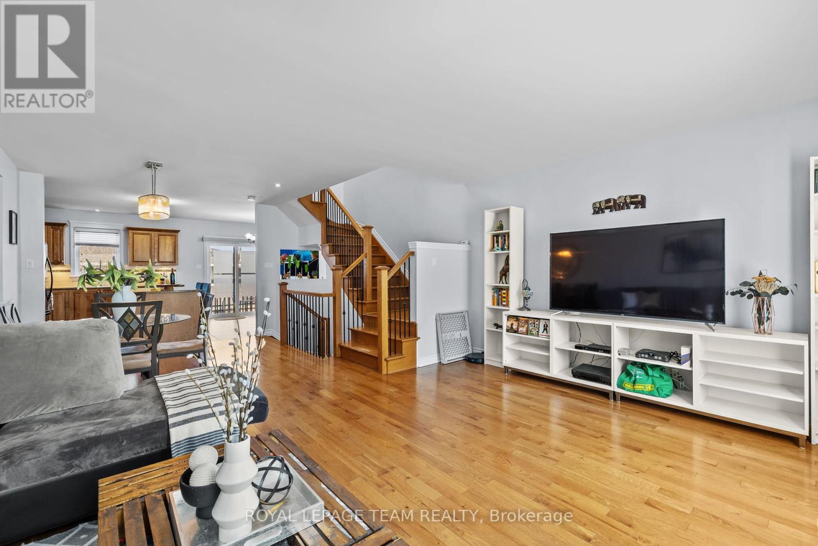 Property at 125 BRILIA PRIVATE image 5