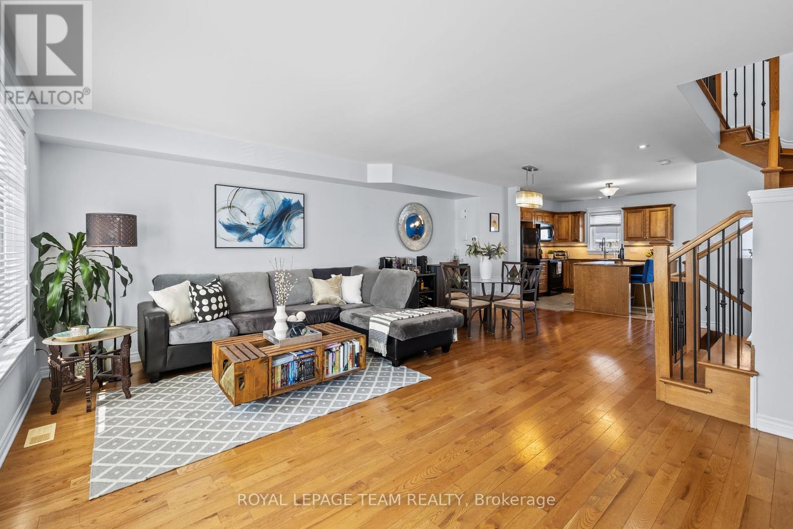 125 Brilia Private, Ottawa, Ontario  K1J 0B7 - Photo 7 - X12109610