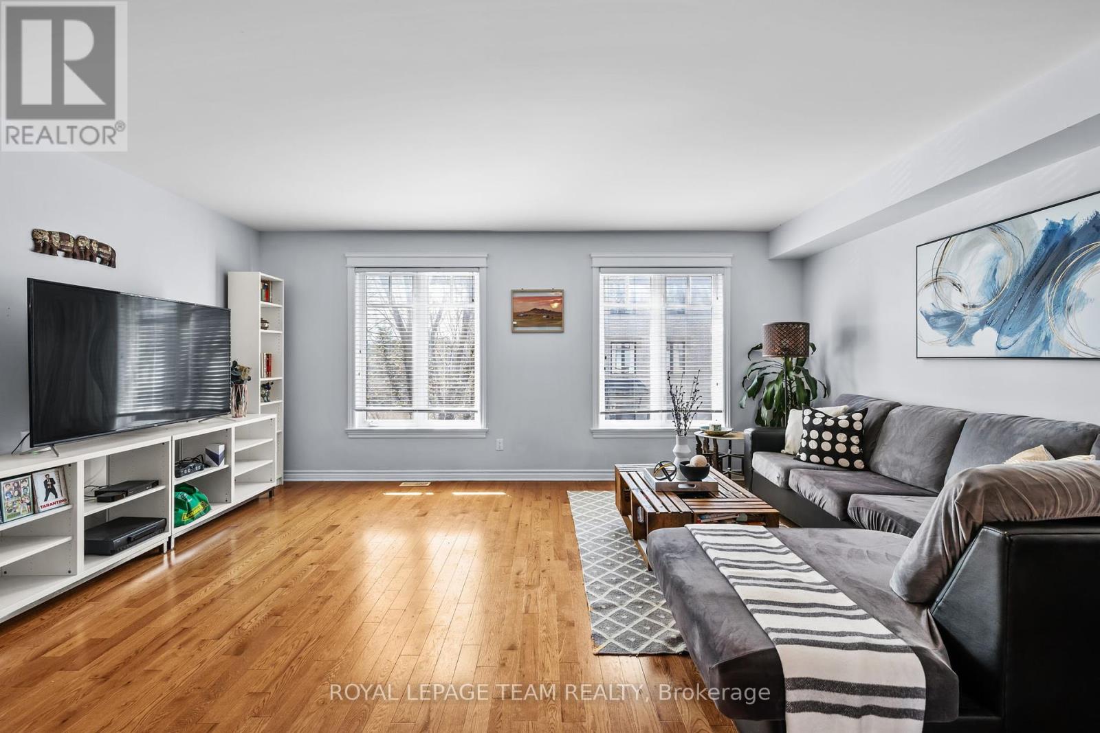 125 Brilia Private, Ottawa, Ontario  K1J 0B7 - Photo 8 - X12109610