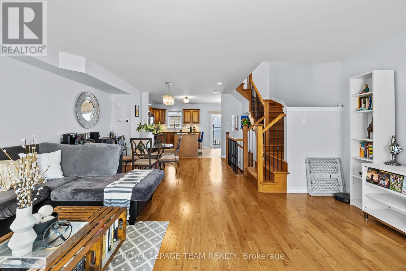 125 Brilia Private, Ottawa, Ontario  K1J 0B7 - Photo 9 - X12109610