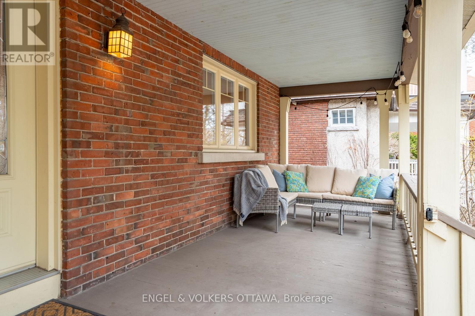 Property at 498 QUEEN ELIZABETH DRIVE image 3