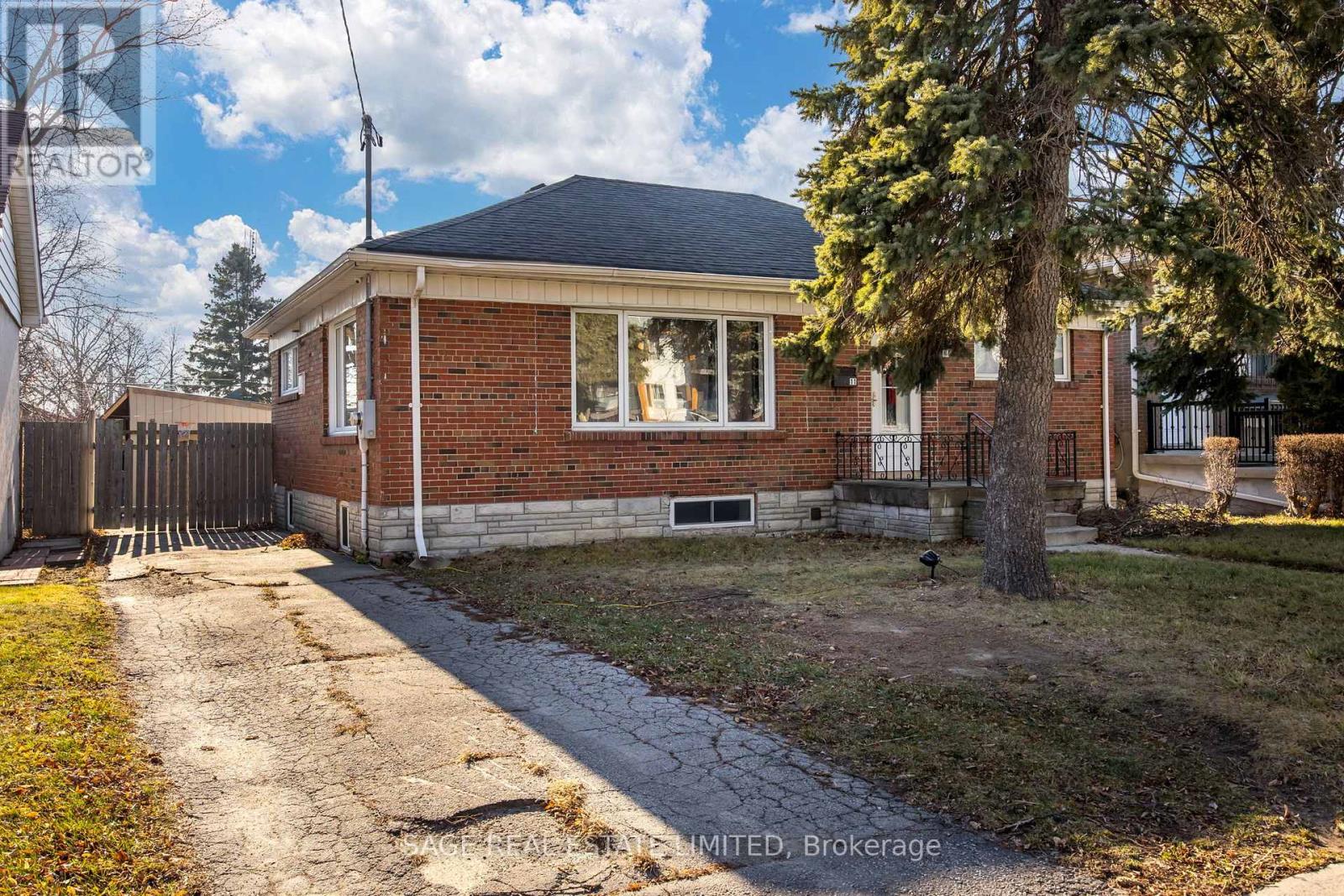 Upper - 11 Horton Boulevard, Toronto, Ontario  M1J 1K7 - Photo 2 - E12109768