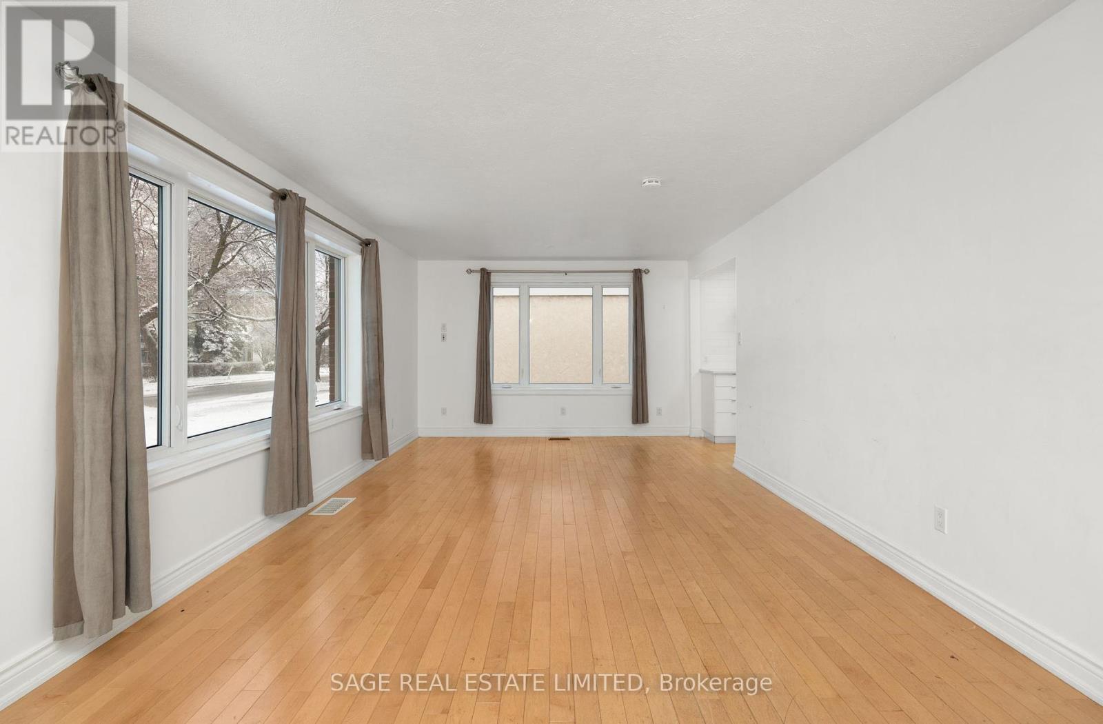 Upper - 11 Horton Boulevard, Toronto, Ontario  M1J 1K7 - Photo 4 - E12109768