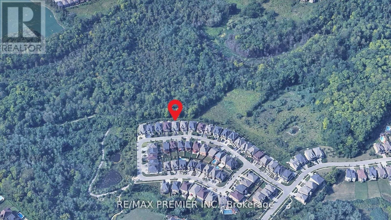 Property at 76 HEINTZMAN CRESCENT image 2