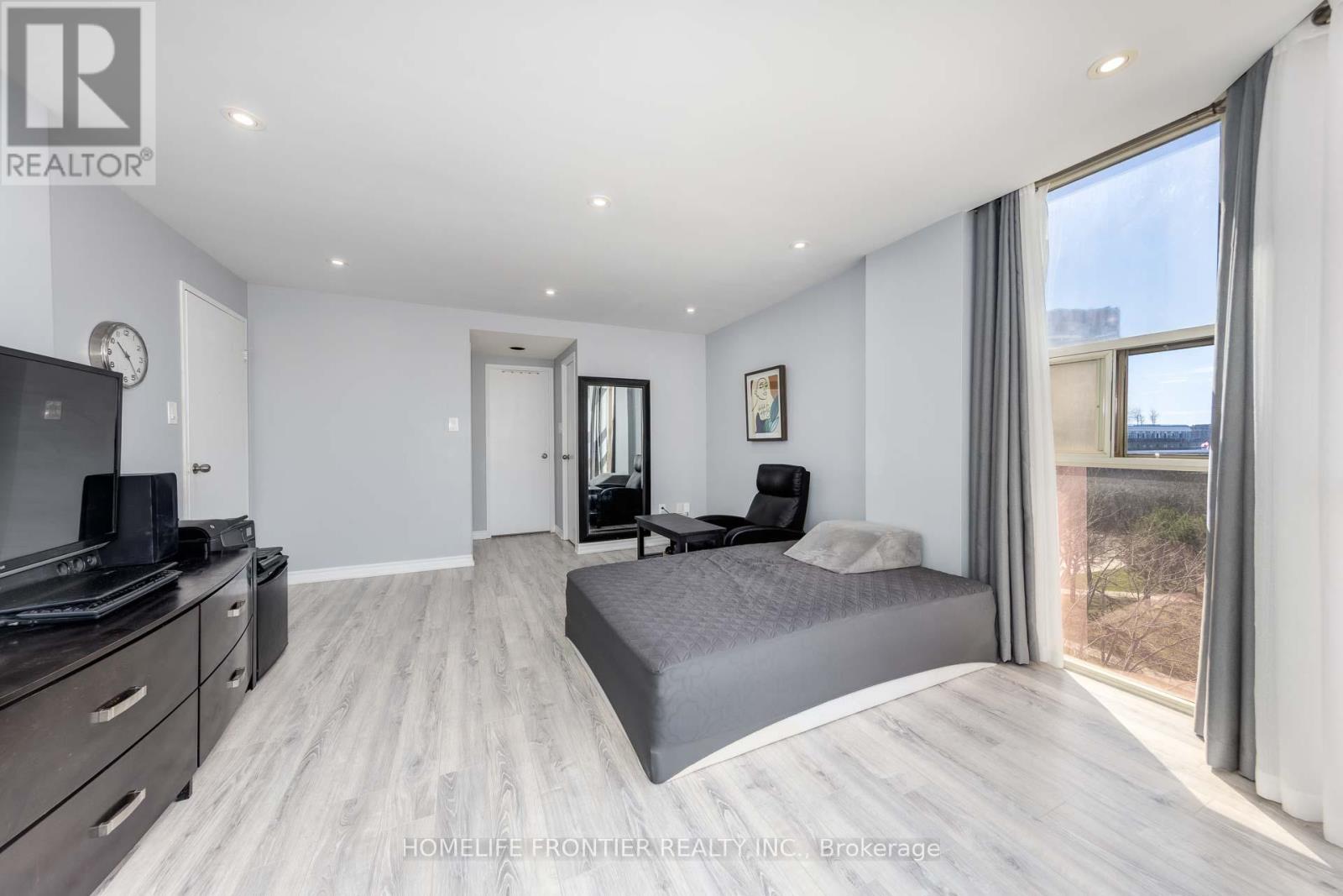 704 - 20 Baif Boulevard, Richmond Hill, Ontario  L4C 8T1 - Photo 10 - N12109720