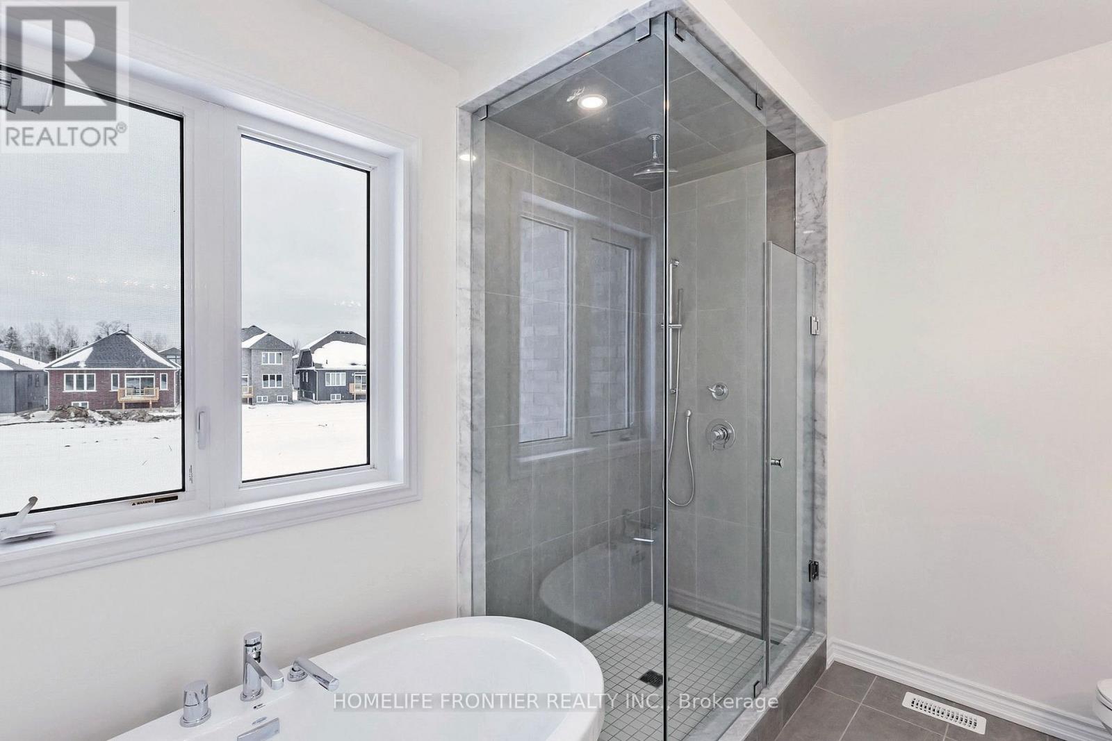 364 Ramblewood Drive, Wasaga Beach, Ontario  L9Z 0L5 - Photo 19 - S12109732
