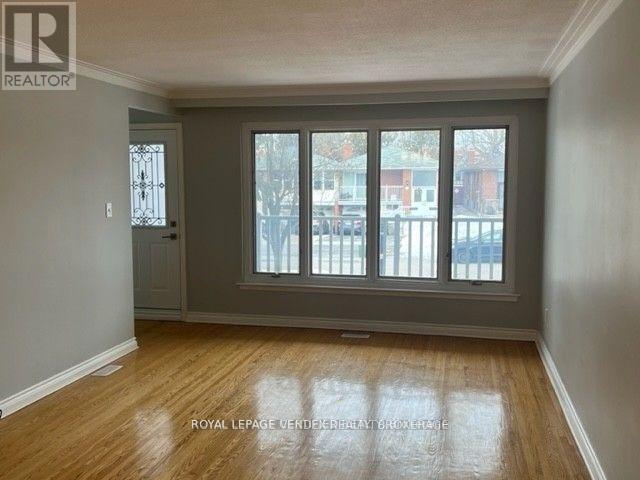 60 Rockbank Crescent, Toronto, Ontario  M9M 1L2 - Photo 9 - W12109758