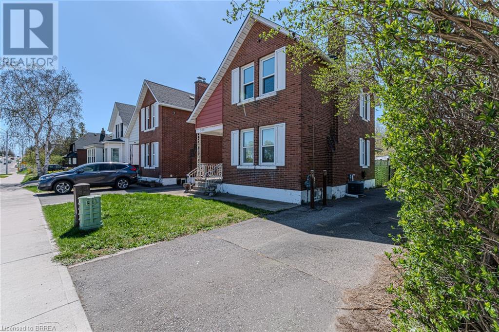 Property at 308 DUNDAS Street N image 2