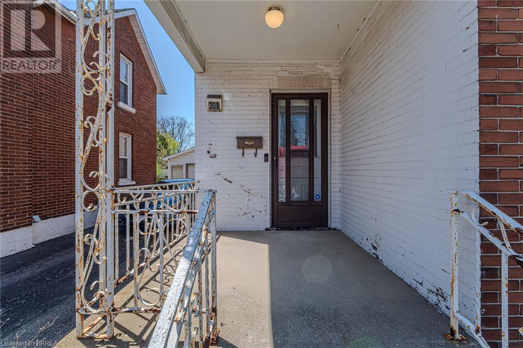 Property at 308 DUNDAS Street N image 4