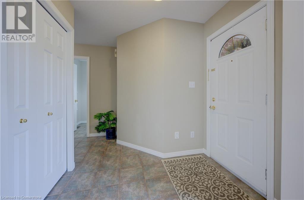 Property at 8 MUNROE Crescent image 4