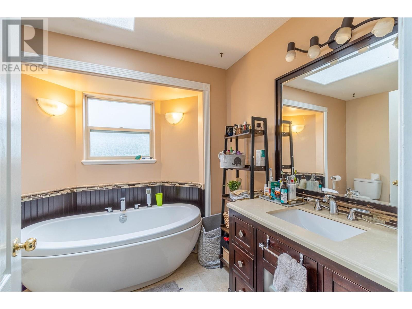 2086 Tomlinson Court, Kamloops, British Columbia  V2E 2M7 - Photo 18 - 10338022
