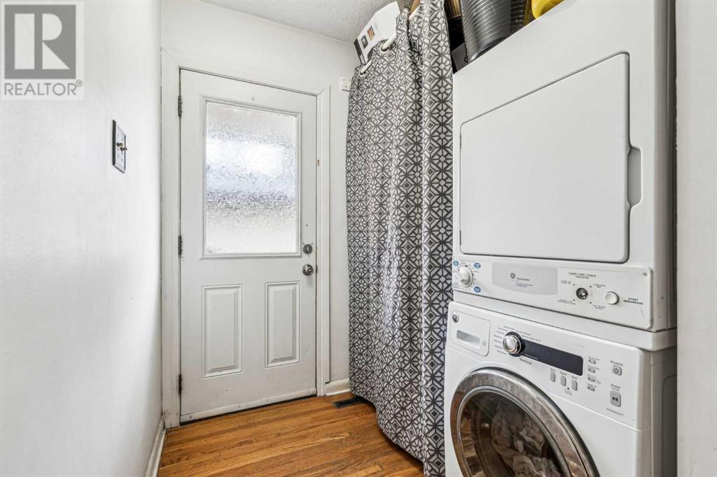 Property at 212 11A Street NE image 3