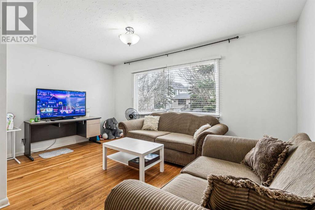 Property at 212 11A Street NE image 4