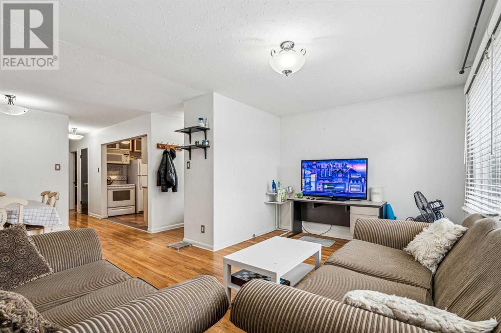 Property at 212 11A Street NE image 5