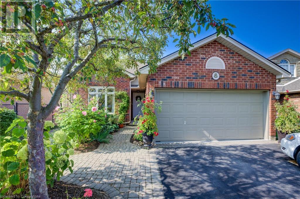 Property at 8 MUNROE Crescent image 1