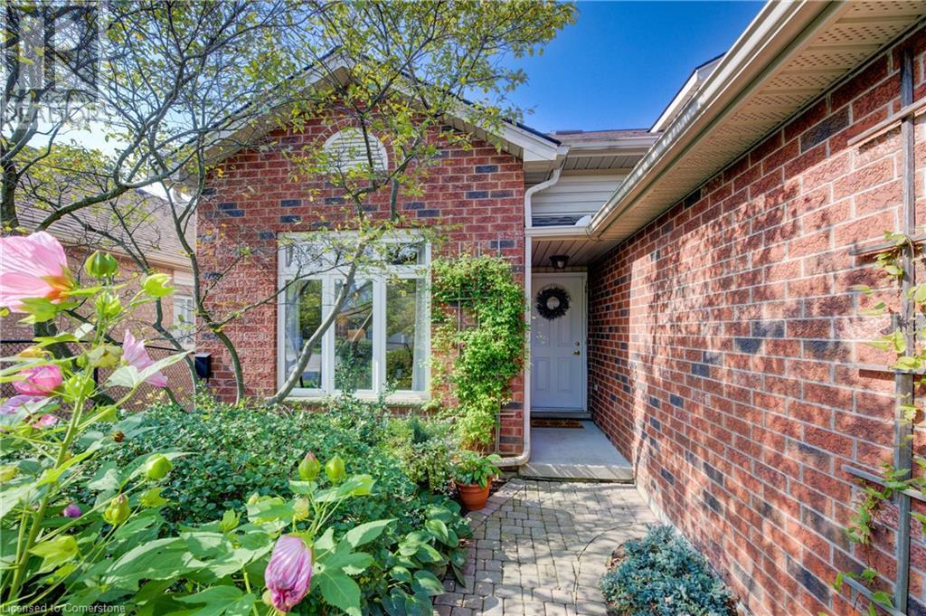 Property at 8 MUNROE Crescent image 2