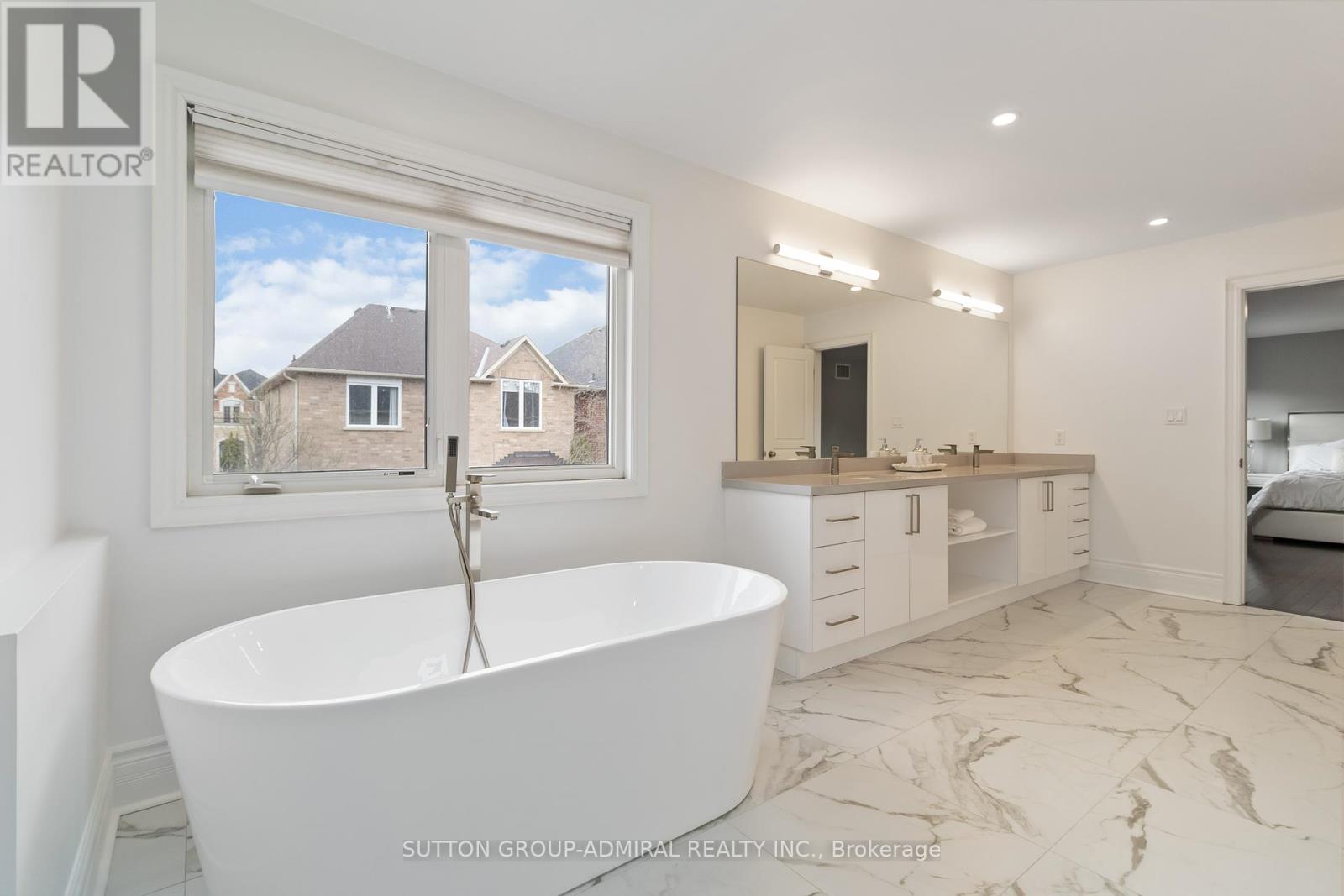 3301 Skipton Lane, Oakville, Ontario  L6M 0K2 - Photo 29 - W12108378