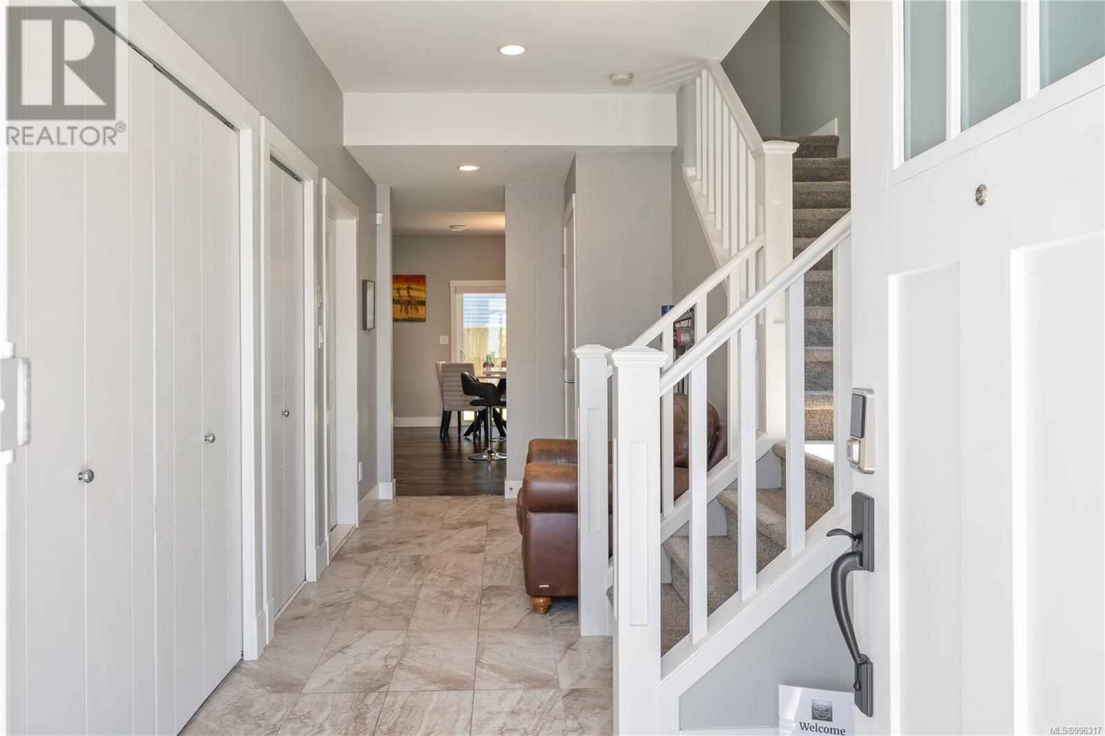 Property at 505 Waterwood Pl image 3