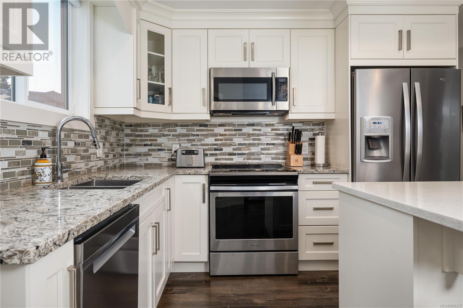 Property at 505 Waterwood Pl image 5