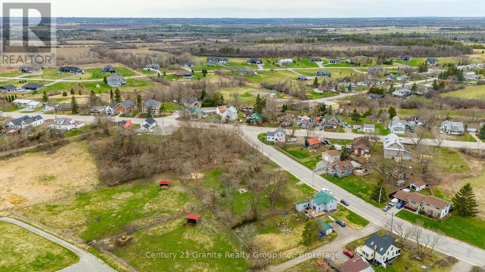 8 Long Beach Road, Kawartha Lakes (Fenelon), Ontario  K0M 1G0 - Photo 24 - X12109645