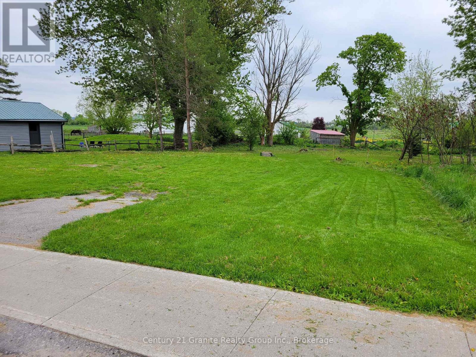 8 Long Beach Road, Kawartha Lakes (Fenelon), Ontario  K0M 1G0 - Photo 15 - X12109645