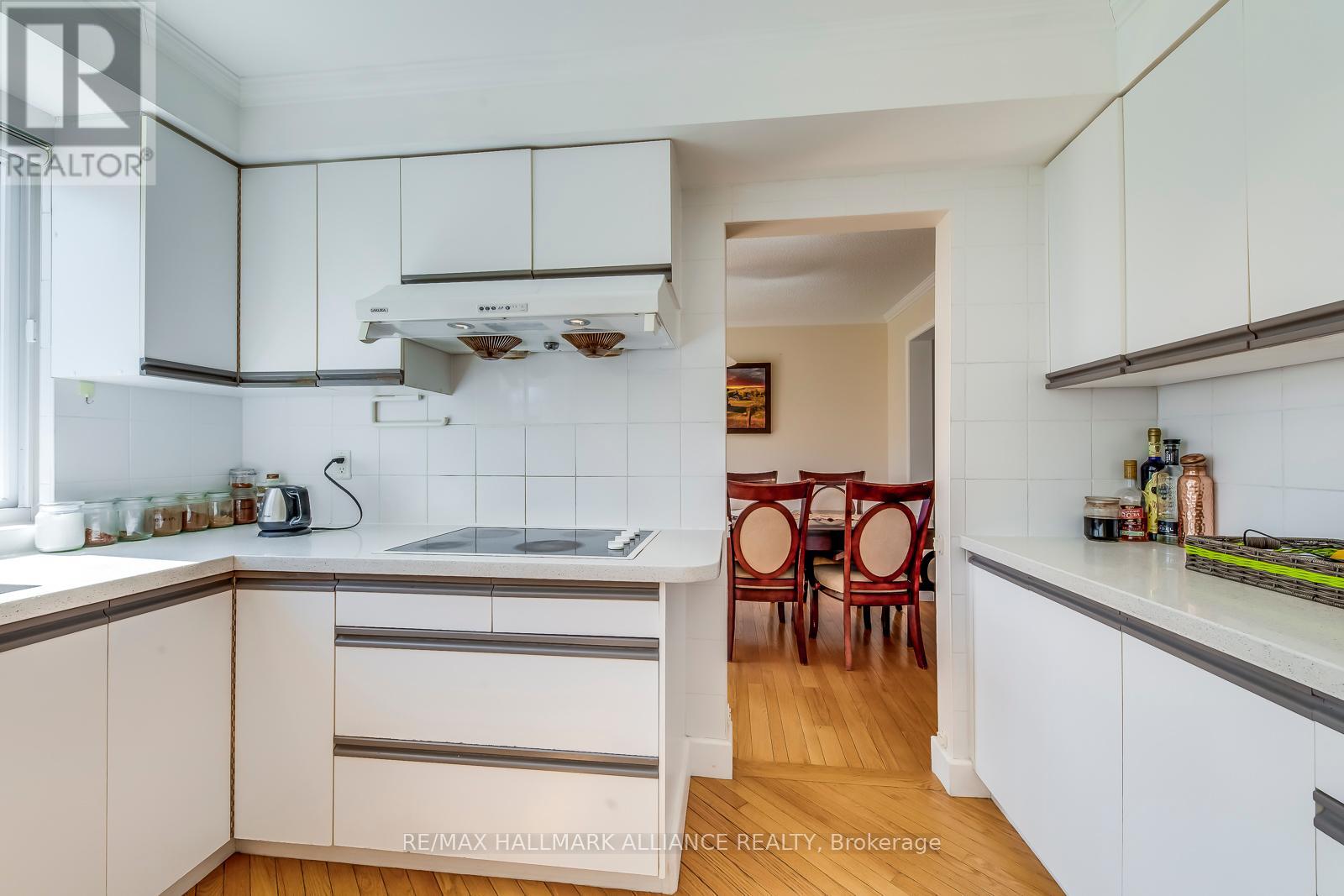 494 Chartwell Road, Oakville (Oo Old Oakville), Ontario  L6J 4A5 - Photo 14 - W12109804