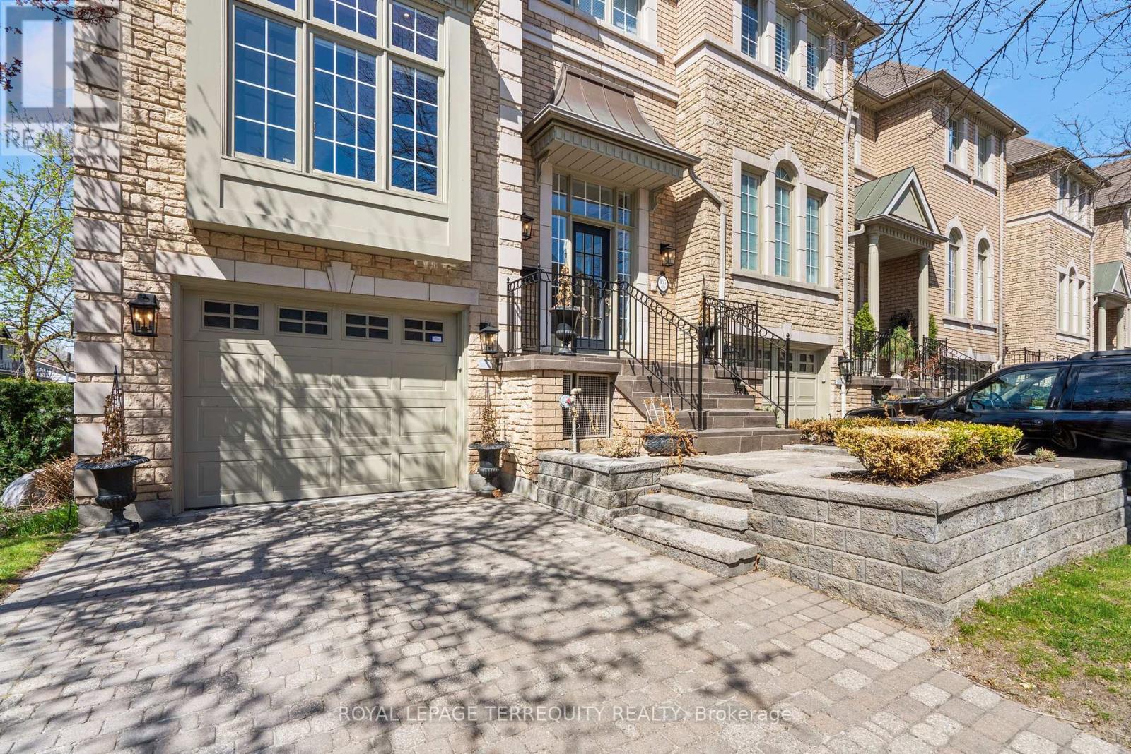 Property at 18 - 197 LA ROSE AVENUE image 2