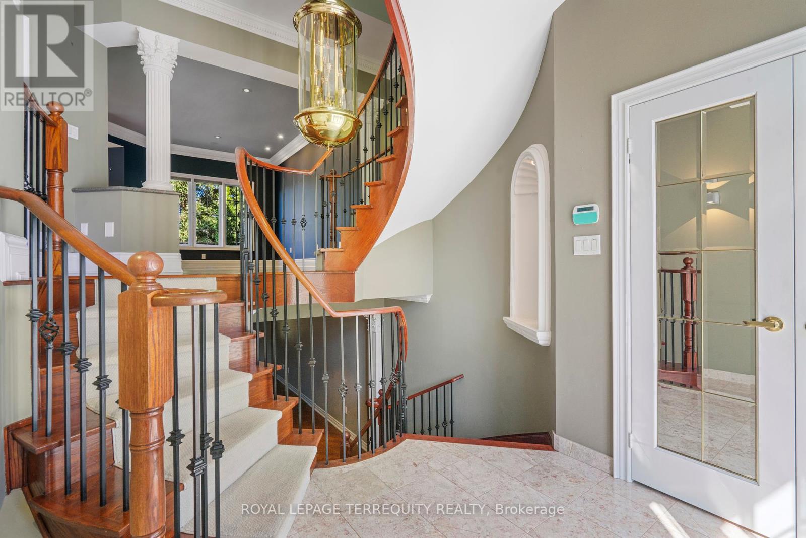 Property at 18 - 197 LA ROSE AVENUE image 3