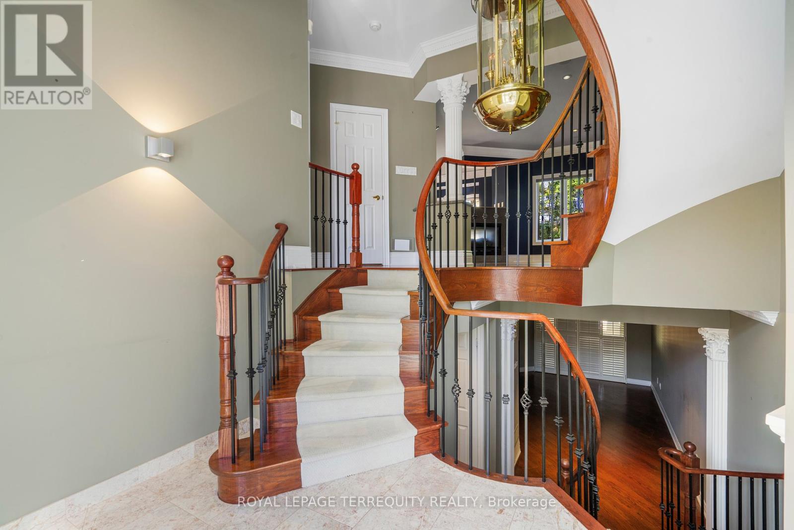 Property at 18 - 197 LA ROSE AVENUE image 4