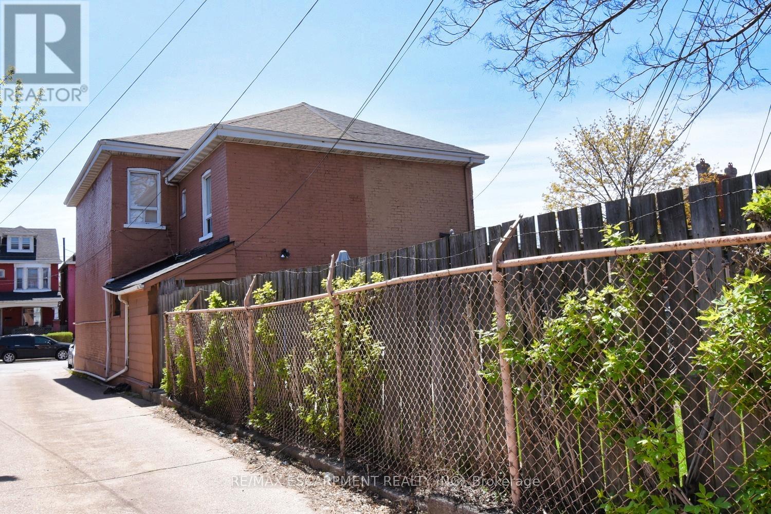 241 Robert Street, Hamilton, Ontario  L8L 2R2 - Photo 20 - X12109797