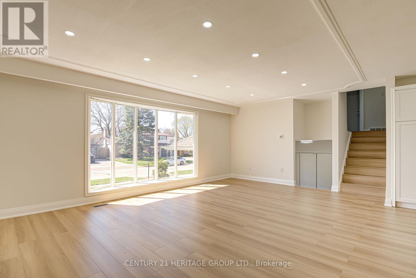 Property at 139 STRATHCONA CRESCENT image 4