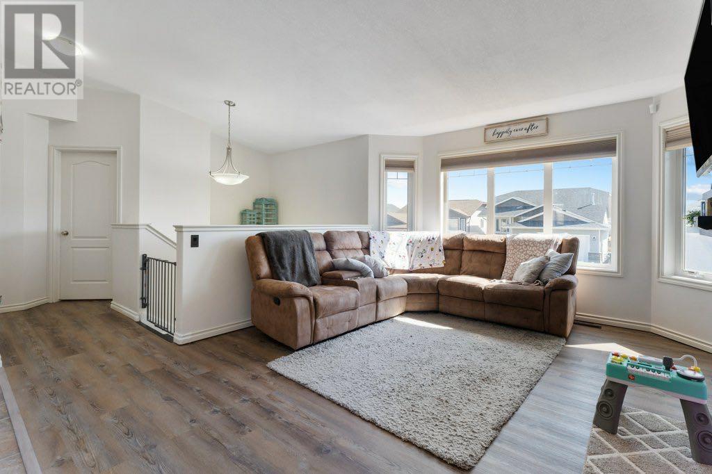 79 Heartland Crescent, Penhold, Alberta  T0M 1R0 - Photo 5 - A2214131