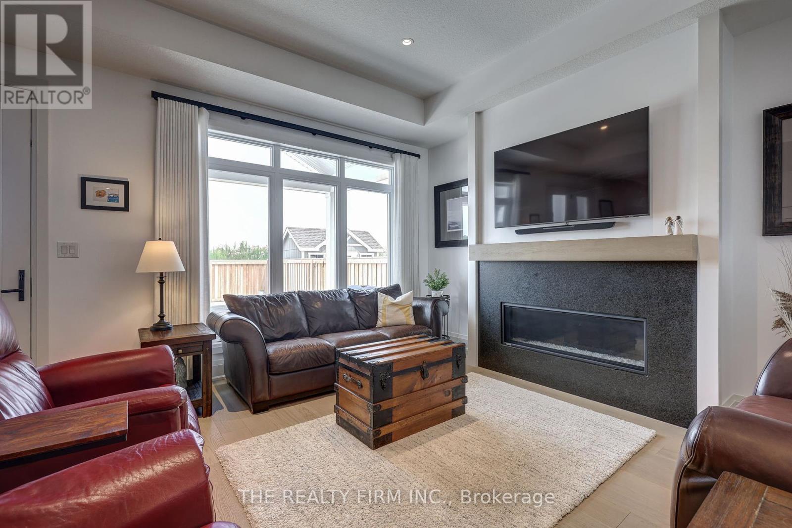 56 Optimist Drive, Southwold, Ontario  N5P 3T2 - Photo 27 - X12109903