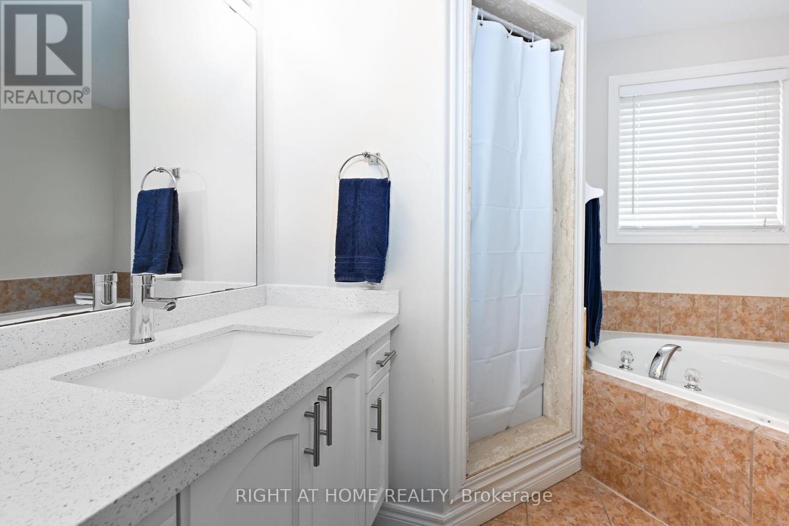 27 Turquoise Drive, Hamilton, Ontario  L8W 4A4 - Photo 29 - X12053433