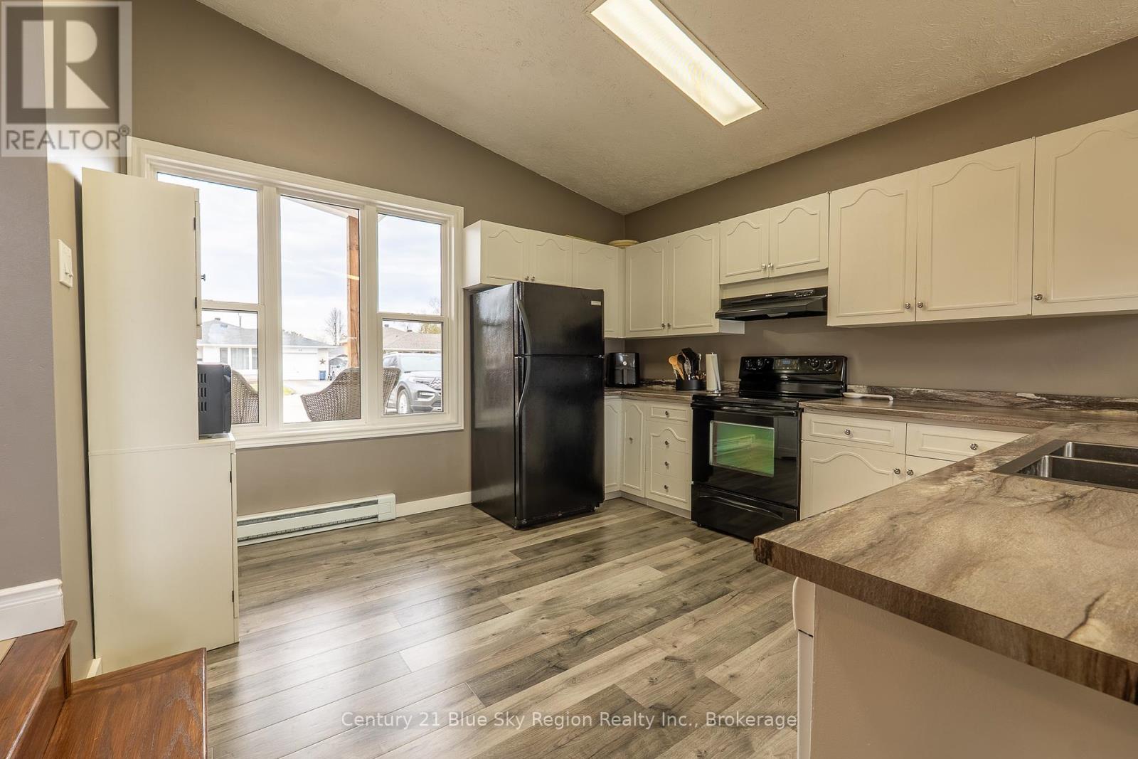 Property at 9 HERMAN CRESCENT image 2