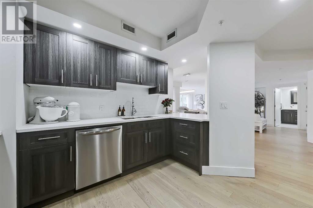 902, 200 La Caille Place Sw, Calgary, Alberta  T2P 5E2 - Photo 7 - A2215645