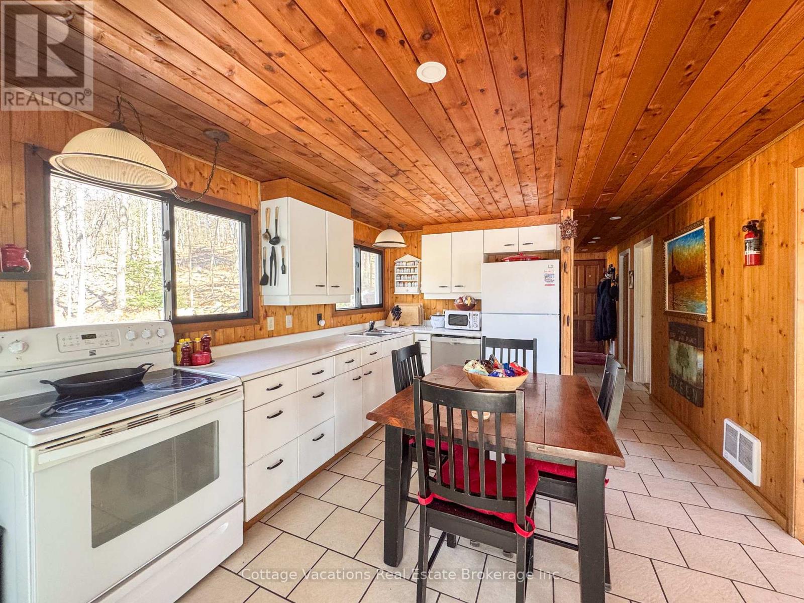 1066 Apiary Road, Muskoka Lakes, Ontario  P0C 1M0 - Photo 8 - X12109921