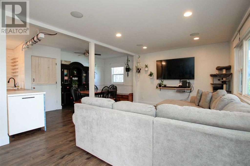 Property at 3883 Eastwood Crescent image 3