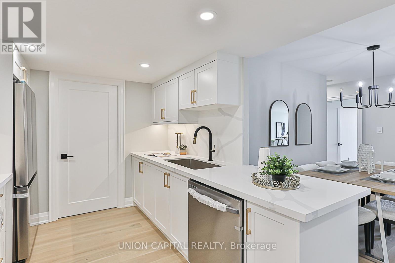 627 - 32 Clarissa Drive, Richmond Hill, Ontario  L4C 9R7 - Photo 7 - N12109866