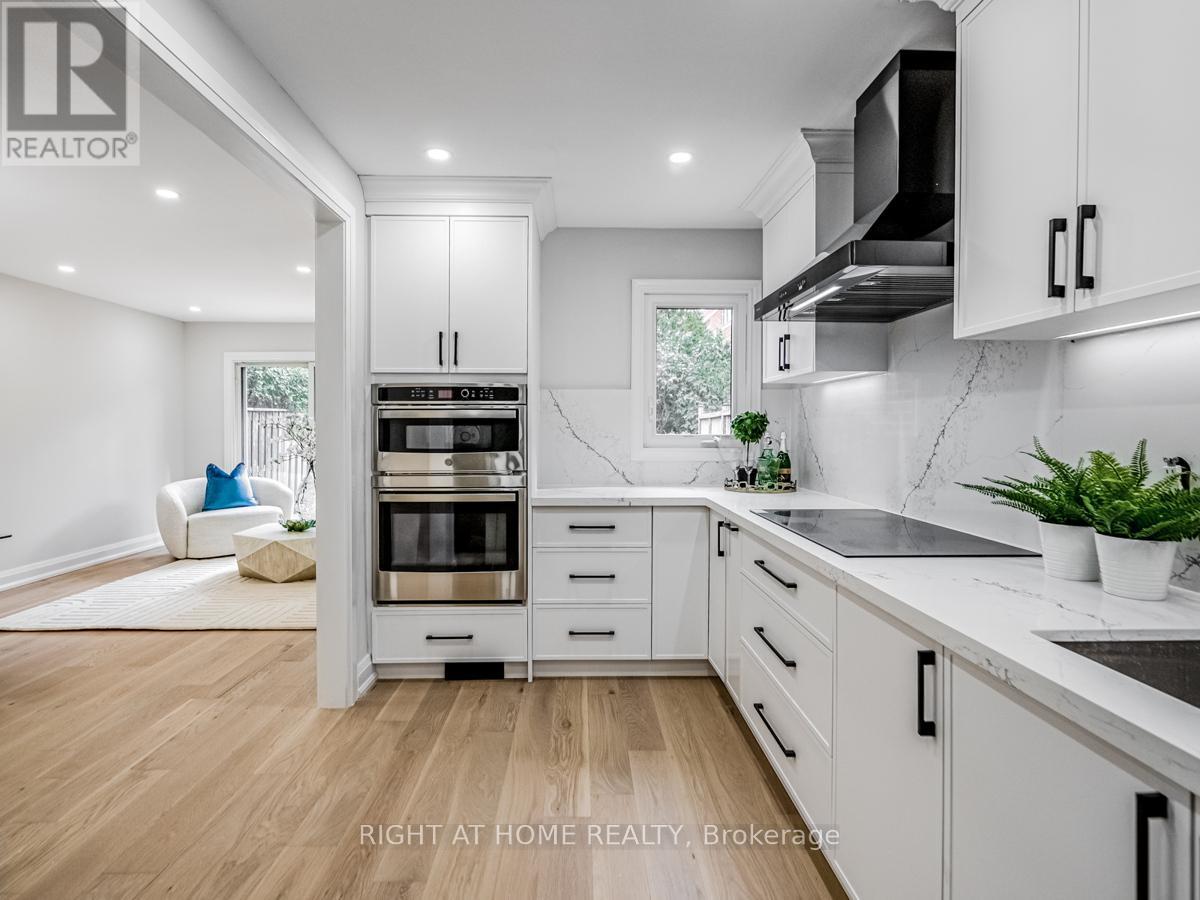 2273 Munn's Avenue, Oakville (Ro River Oaks), Ontario  L6H 3M4 - Photo 6 - W12109946