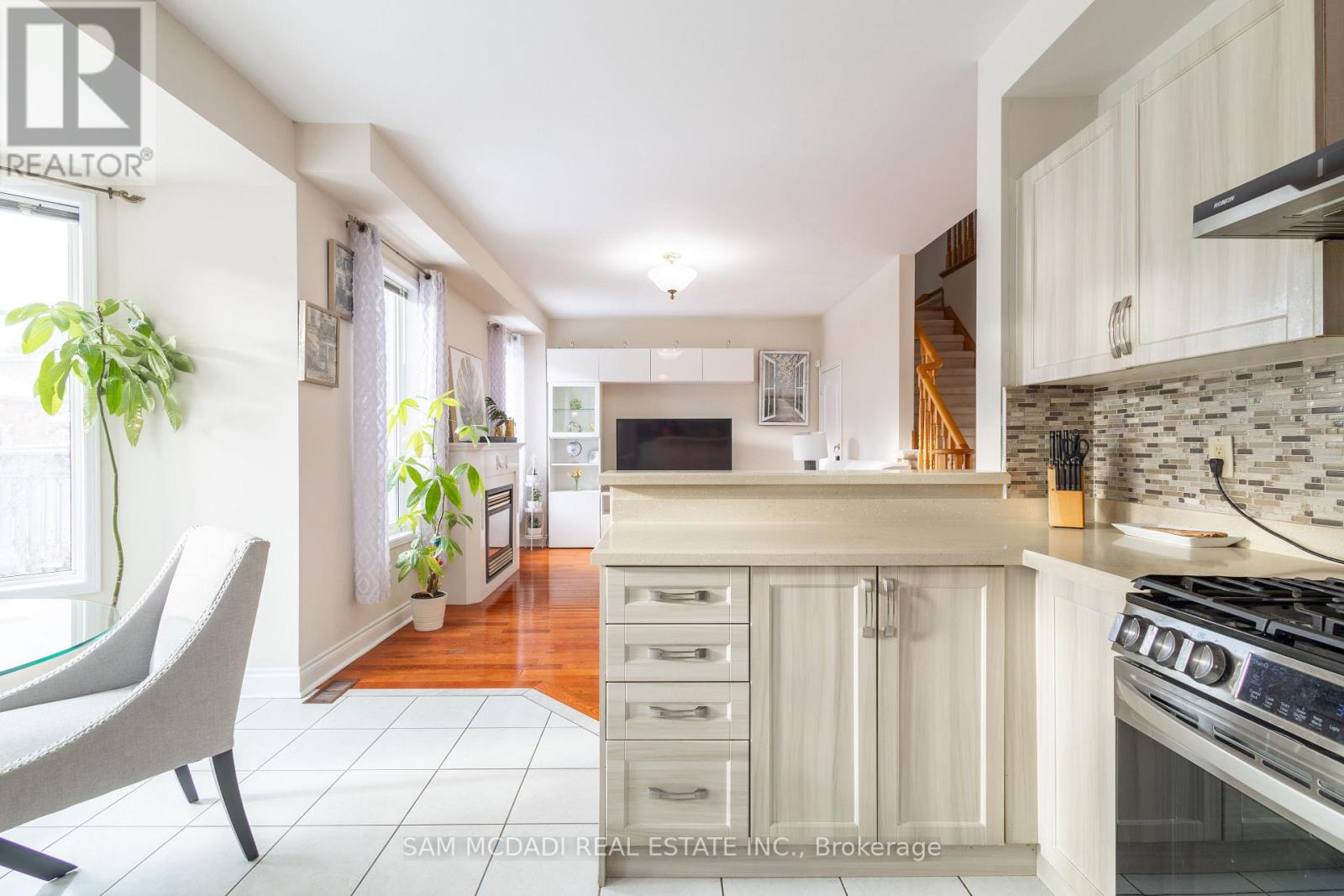 5562 Katy Gate, Mississauga, Ontario  L5M 6M7 - Photo 12 - W12109995